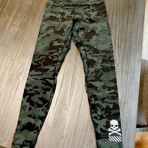 NEW - SOULCYCLE - Lululemon Align Camo Leggings